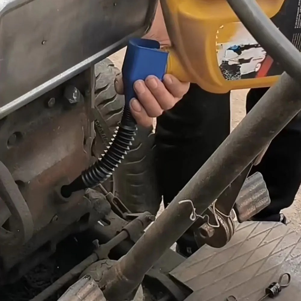 Flexible Car Funnel – Mess-Free Oil & Liquid Pouring Tool 2